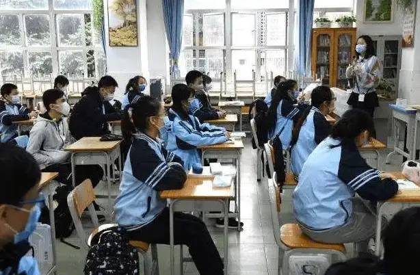 中小学生迎“头疼消息”，2024年放假时间出炉，家长看后犯愁了