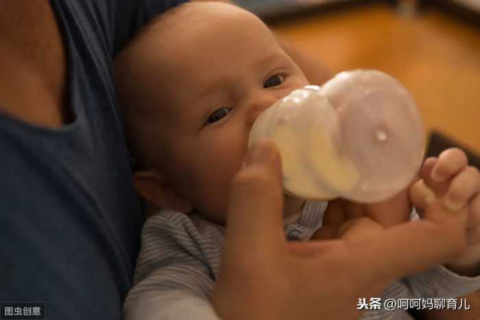 这边喂奶那边漏，哺乳期溢乳太尴尬，4个妙招教你缓解