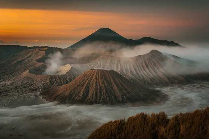 四川盆地究竟是火山口，还是陨石坑？它的经历比这两种要复杂得多