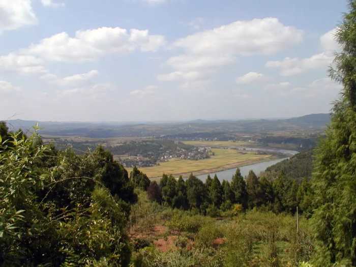 四川盆地究竟是火山口，还是陨石坑？它的经历比这两种要复杂得多