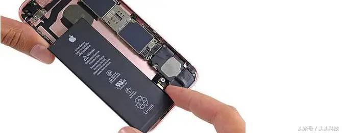 iPhone567升级iOS 12 更换电池选原装第三方知名品牌差异大